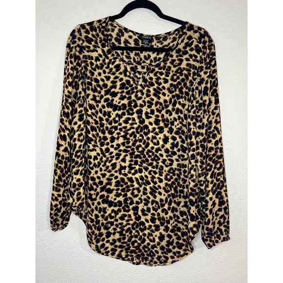 Torrid Leopard Print Georgette Keyhole Blouse Size 00 - Picture 3 of 9